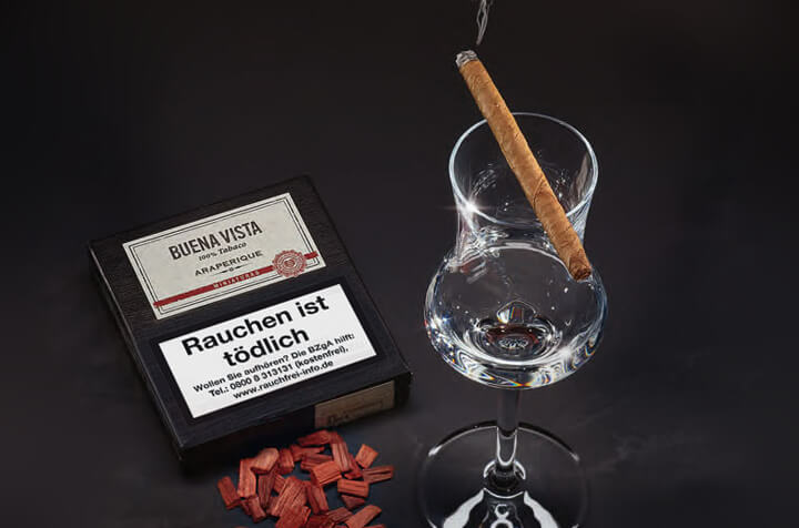 BUENA VISTA Araperique MINIATURAS trifft Rotsandelholz-Geist